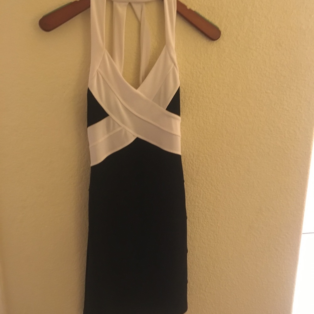 Black and white dress size L fits like a medium